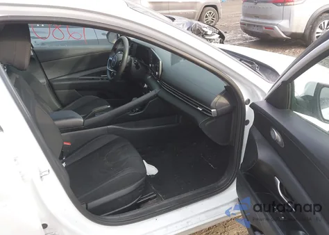 2022 Hyundai Elantra Sel z USA, uszkodzony, nr VIN 5NPLM4AG6NH069452